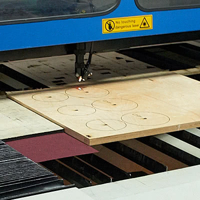 Лазерная порезка фанерной плиты для штанцформ (высечных штампов)