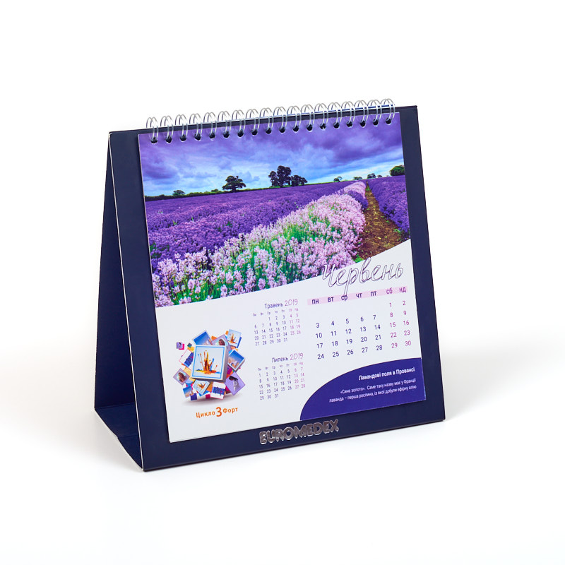 Настольный календарь-домик с перекидными листами.